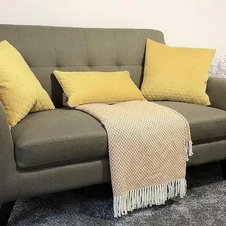 Modern Two-Bedroom Suite: City Centre Convenience-3