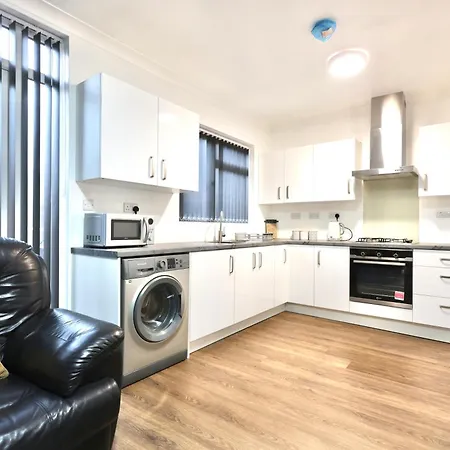 Spacious 5Br House Sleeps 10-3